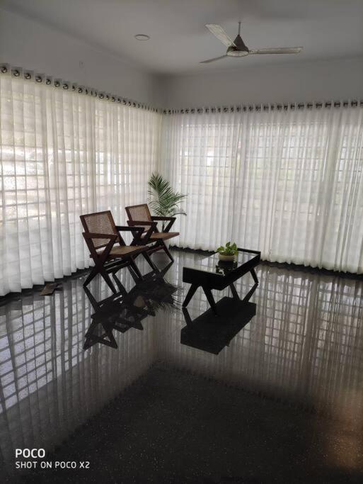 Villa Ultra Modern Glass House With Large Swimming Pool And Garden Kottayam Exterior foto